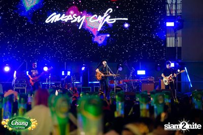มินิคอนเสิร์ต Greasy Cafe จากงาน Chang Live Park FOOD FUN FRIENDS ที่ The Street Ratchada — photo 92