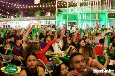 มินิคอนเสิร์ต Greasy Cafe จากงาน Chang Live Park FOOD FUN FRIENDS ที่ The Street Ratchada — photo 97