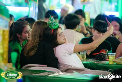 มินิคอนเสิร์ต Greasy Cafe จากงาน Chang Live Park FOOD FUN FRIENDS ที่ The Street Ratchada — photo 101