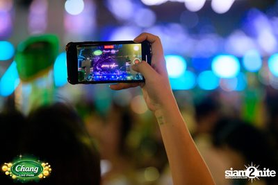 มินิคอนเสิร์ต Greasy Cafe จากงาน Chang Live Park FOOD FUN FRIENDS ที่ The Street Ratchada — photo 102