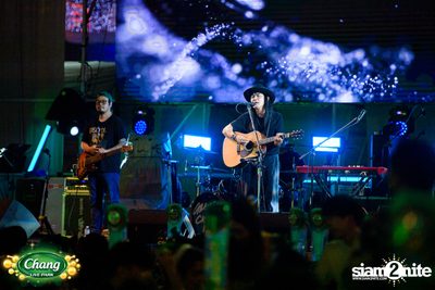 มินิคอนเสิร์ต Greasy Cafe จากงาน Chang Live Park FOOD FUN FRIENDS ที่ The Street Ratchada — photo 103