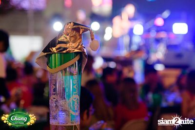 มินิคอนเสิร์ต Greasy Cafe จากงาน Chang Live Park FOOD FUN FRIENDS ที่ The Street Ratchada — photo 105