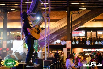 มินิคอนเสิร์ต Greasy Cafe จากงาน Chang Live Park FOOD FUN FRIENDS ที่ The Street Ratchada — photo 108