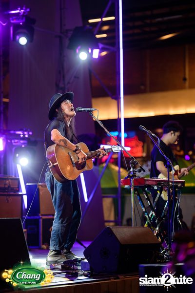 มินิคอนเสิร์ต Greasy Cafe จากงาน Chang Live Park FOOD FUN FRIENDS ที่ The Street Ratchada — photo 110