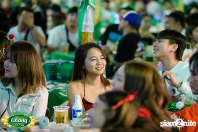 มินิคอนเสิร์ต Greasy Cafe จากงาน Chang Live Park FOOD FUN FRIENDS ที่ The Street Ratchada — photo 111