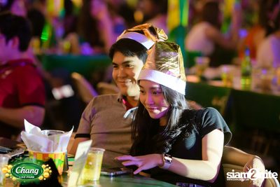 มินิคอนเสิร์ต Greasy Cafe จากงาน Chang Live Park FOOD FUN FRIENDS ที่ The Street Ratchada — photo 113