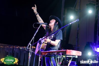 มินิคอนเสิร์ต Greasy Cafe จากงาน Chang Live Park FOOD FUN FRIENDS ที่ The Street Ratchada — photo 115