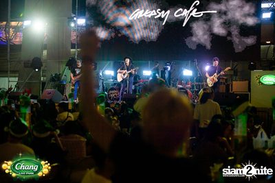 มินิคอนเสิร์ต Greasy Cafe จากงาน Chang Live Park FOOD FUN FRIENDS ที่ The Street Ratchada — photo 116