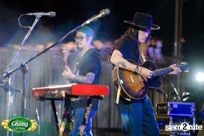 มินิคอนเสิร์ต Greasy Cafe จากงาน Chang Live Park FOOD FUN FRIENDS ที่ The Street Ratchada — photo 123
