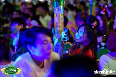 มินิคอนเสิร์ต Greasy Cafe จากงาน Chang Live Park FOOD FUN FRIENDS ที่ The Street Ratchada — photo 124