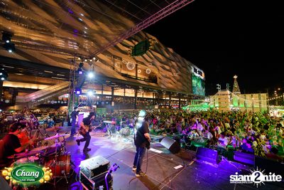 มินิคอนเสิร์ต Greasy Cafe จากงาน Chang Live Park FOOD FUN FRIENDS ที่ The Street Ratchada — photo 128