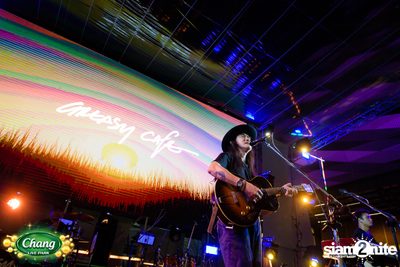 มินิคอนเสิร์ต Greasy Cafe จากงาน Chang Live Park FOOD FUN FRIENDS ที่ The Street Ratchada — photo 129