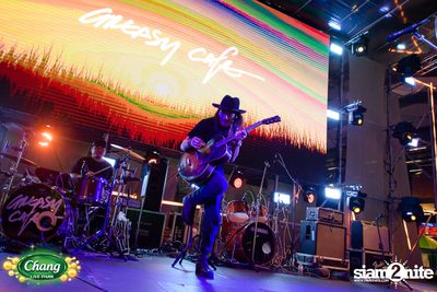 มินิคอนเสิร์ต Greasy Cafe จากงาน Chang Live Park FOOD FUN FRIENDS ที่ The Street Ratchada — photo 135