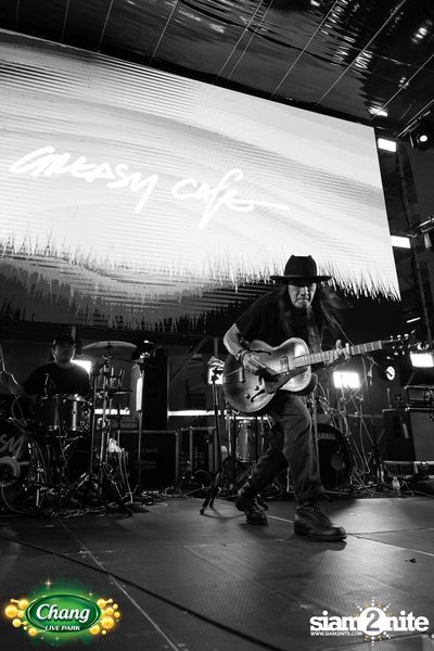 มินิคอนเสิร์ต Greasy Cafe จากงาน Chang Live Park FOOD FUN FRIENDS ที่ The Street Ratchada — photo 136