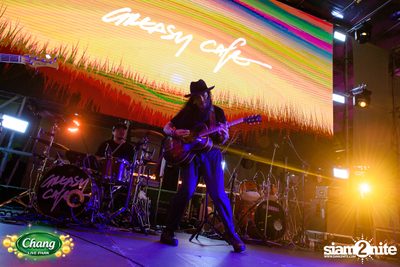 มินิคอนเสิร์ต Greasy Cafe จากงาน Chang Live Park FOOD FUN FRIENDS ที่ The Street Ratchada — photo 137