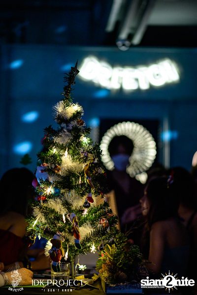 MIRRR'Y Christmas at Dr.Fetch — photo 3