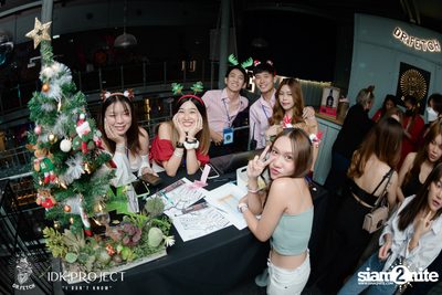MIRRR'Y Christmas at Dr.Fetch — photo 7