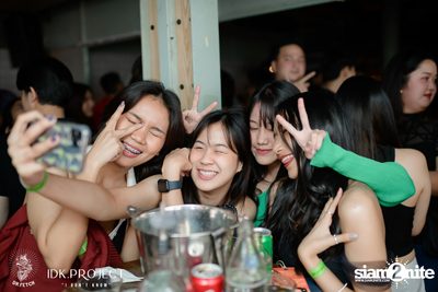 MIRRR'Y Christmas at Dr.Fetch — photo 39