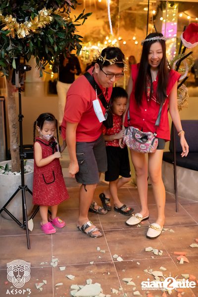 ภาพบรรยากาศฉลองคริสต์มาสสไตล์กรีกจากงาน MERRY OPA! Christmas ที่ Aesop's Bangkok — photo 36