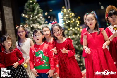 Christmas in the cloud Present Carols singing and Santa walk at King Power Mahanakhon — photo 43