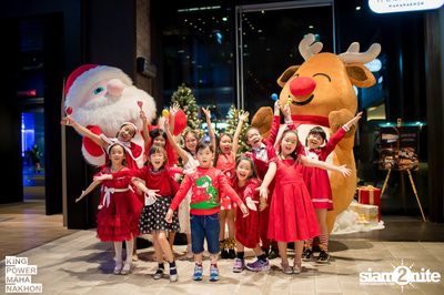 Christmas in the cloud Present Carols singing and Santa walk at King Power Mahanakhon — photo 60