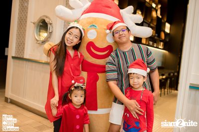 Christmas in the cloud Present Carols singing and Santa walk at King Power Mahanakhon — photo 68
