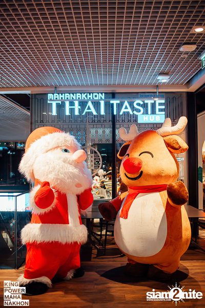 Christmas in the cloud Present Carols singing and Santa walk at King Power Mahanakhon — photo 71