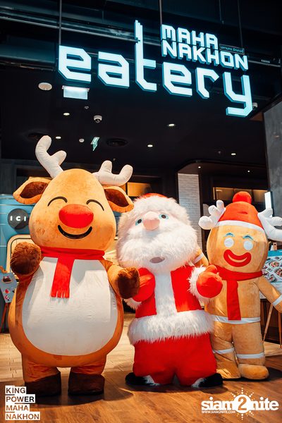 Christmas in the cloud Present Carols singing and Santa walk at King Power Mahanakhon — photo 72