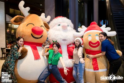 Christmas in the cloud Present Carols singing and Santa walk at King Power Mahanakhon — photo 74