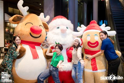Christmas in the cloud Present Carols singing and Santa walk at King Power Mahanakhon — photo 75