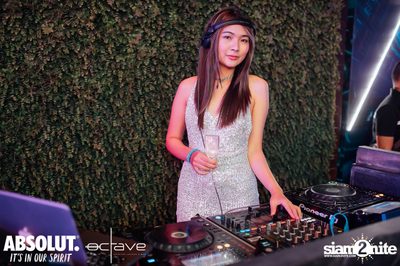  รวมภาพบรรยากาศส่งท้ายปีเก่ากับงาน New Year's Eve Countdown ที่ Octave Rooftop Bar — photo 32