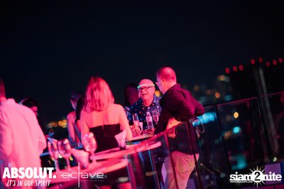  รวมภาพบรรยากาศส่งท้ายปีเก่ากับงาน New Year's Eve Countdown ที่ Octave Rooftop Bar — photo 42