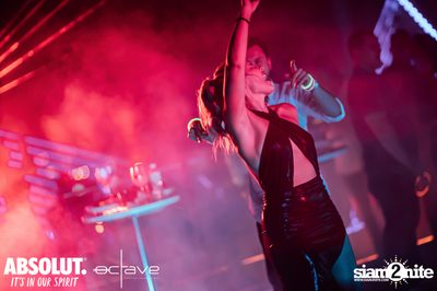  รวมภาพบรรยากาศส่งท้ายปีเก่ากับงาน New Year's Eve Countdown ที่ Octave Rooftop Bar — photo 46