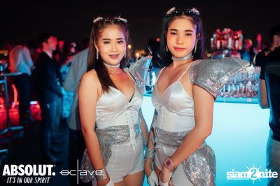  รวมภาพบรรยากาศส่งท้ายปีเก่ากับงาน New Year's Eve Countdown ที่ Octave Rooftop Bar — photo 55