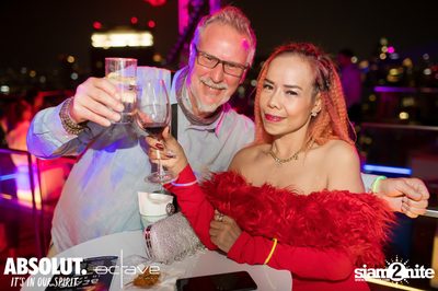  รวมภาพบรรยากาศส่งท้ายปีเก่ากับงาน New Year's Eve Countdown ที่ Octave Rooftop Bar — photo 57