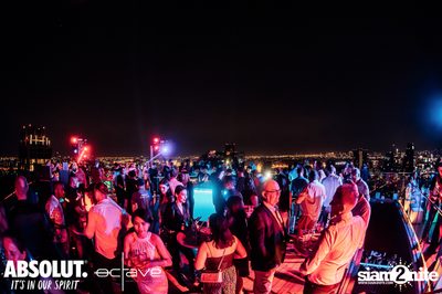  รวมภาพบรรยากาศส่งท้ายปีเก่ากับงาน New Year's Eve Countdown ที่ Octave Rooftop Bar — photo 59