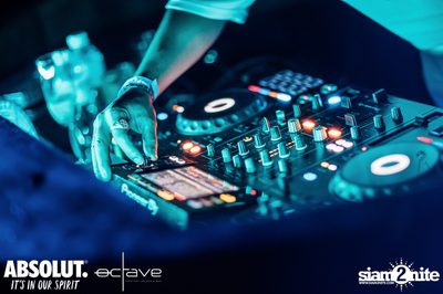  รวมภาพบรรยากาศส่งท้ายปีเก่ากับงาน New Year's Eve Countdown ที่ Octave Rooftop Bar — photo 64