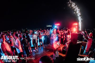  รวมภาพบรรยากาศส่งท้ายปีเก่ากับงาน New Year's Eve Countdown ที่ Octave Rooftop Bar — photo 66