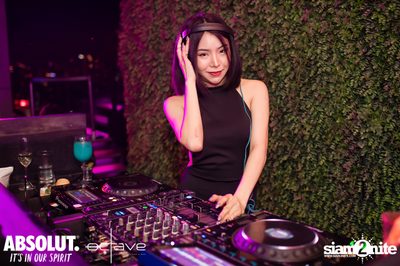  รวมภาพบรรยากาศส่งท้ายปีเก่ากับงาน New Year's Eve Countdown ที่ Octave Rooftop Bar — photo 76