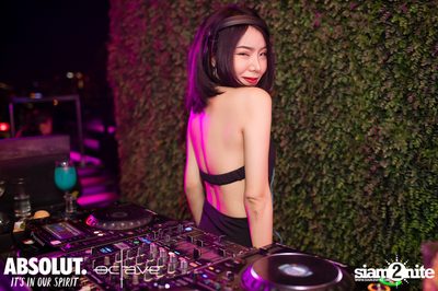  รวมภาพบรรยากาศส่งท้ายปีเก่ากับงาน New Year's Eve Countdown ที่ Octave Rooftop Bar — photo 77
