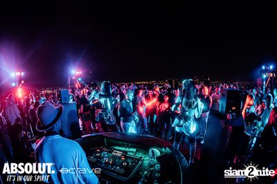  รวมภาพบรรยากาศส่งท้ายปีเก่ากับงาน New Year's Eve Countdown ที่ Octave Rooftop Bar — photo 82