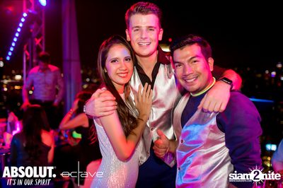  รวมภาพบรรยากาศส่งท้ายปีเก่ากับงาน New Year's Eve Countdown ที่ Octave Rooftop Bar — photo 89