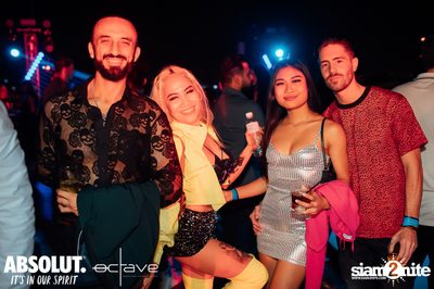  รวมภาพบรรยากาศส่งท้ายปีเก่ากับงาน New Year's Eve Countdown ที่ Octave Rooftop Bar — photo 91