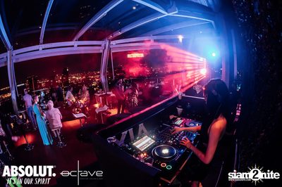  รวมภาพบรรยากาศส่งท้ายปีเก่ากับงาน New Year's Eve Countdown ที่ Octave Rooftop Bar — photo 99