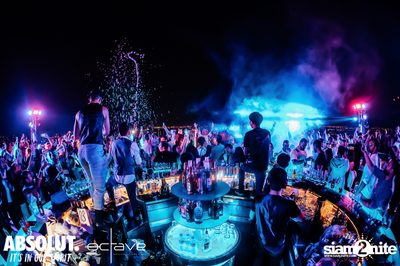  รวมภาพบรรยากาศส่งท้ายปีเก่ากับงาน New Year's Eve Countdown ที่ Octave Rooftop Bar — photo 101