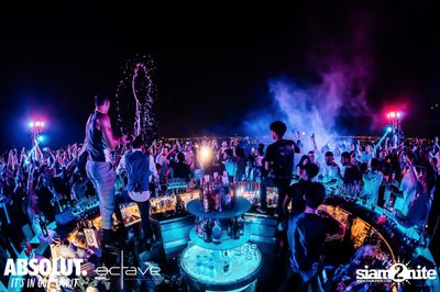  รวมภาพบรรยากาศส่งท้ายปีเก่ากับงาน New Year's Eve Countdown ที่ Octave Rooftop Bar — photo 102
