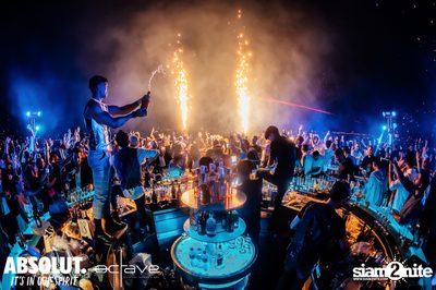  รวมภาพบรรยากาศส่งท้ายปีเก่ากับงาน New Year's Eve Countdown ที่ Octave Rooftop Bar — photo 105