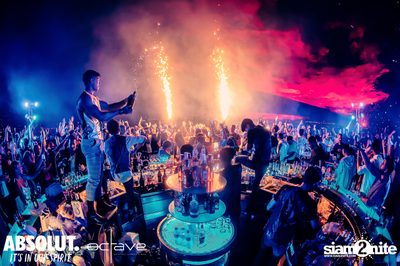  รวมภาพบรรยากาศส่งท้ายปีเก่ากับงาน New Year's Eve Countdown ที่ Octave Rooftop Bar — photo 107