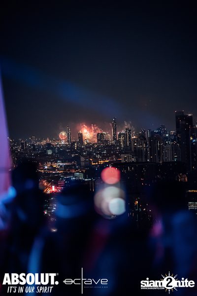  รวมภาพบรรยากาศส่งท้ายปีเก่ากับงาน New Year's Eve Countdown ที่ Octave Rooftop Bar — photo 109