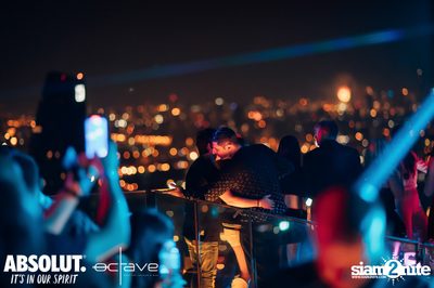  รวมภาพบรรยากาศส่งท้ายปีเก่ากับงาน New Year's Eve Countdown ที่ Octave Rooftop Bar — photo 110